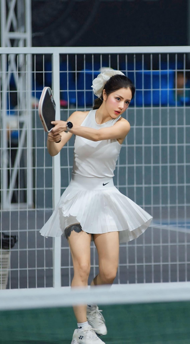 Nữ MC xinh đẹp cũng chăm chỉ tập luyện nhiều bộ môn thể thao khác nhau giúp giữ dáng.