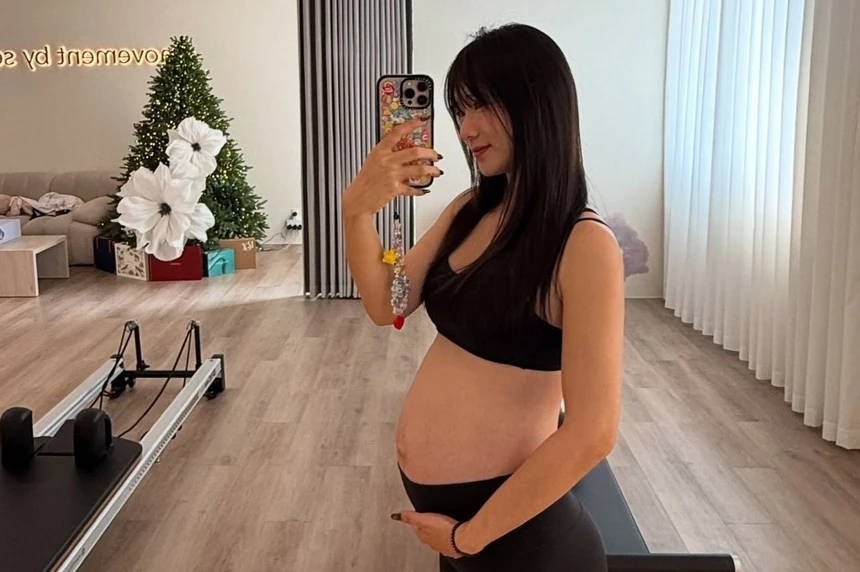 Nhan sắc amp;#34;hot girl bế giảngamp;#34; được chú ý nhất hiện nay: Là vợ nam rapper đình đám, đẻ 2 con vẫn đẹp như gái còn son - 14