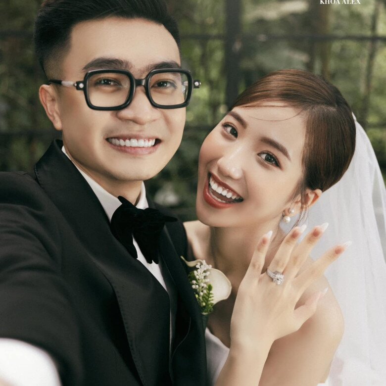 Khánh Huyền kết hôn năm 18 tuổi nhưng mới đây cô thông báo đã chính thức khép lại cuộc hôn nhân kéo dài 4 năm.