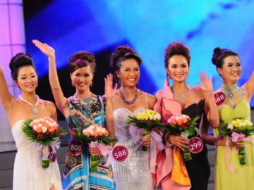 Cháu gái nhạc sĩ Đức Huy học trường Top 10 thế giới, về Việt Nam thi sắc đẹp ẵm luôn suất thi Miss World giờ ra sao?