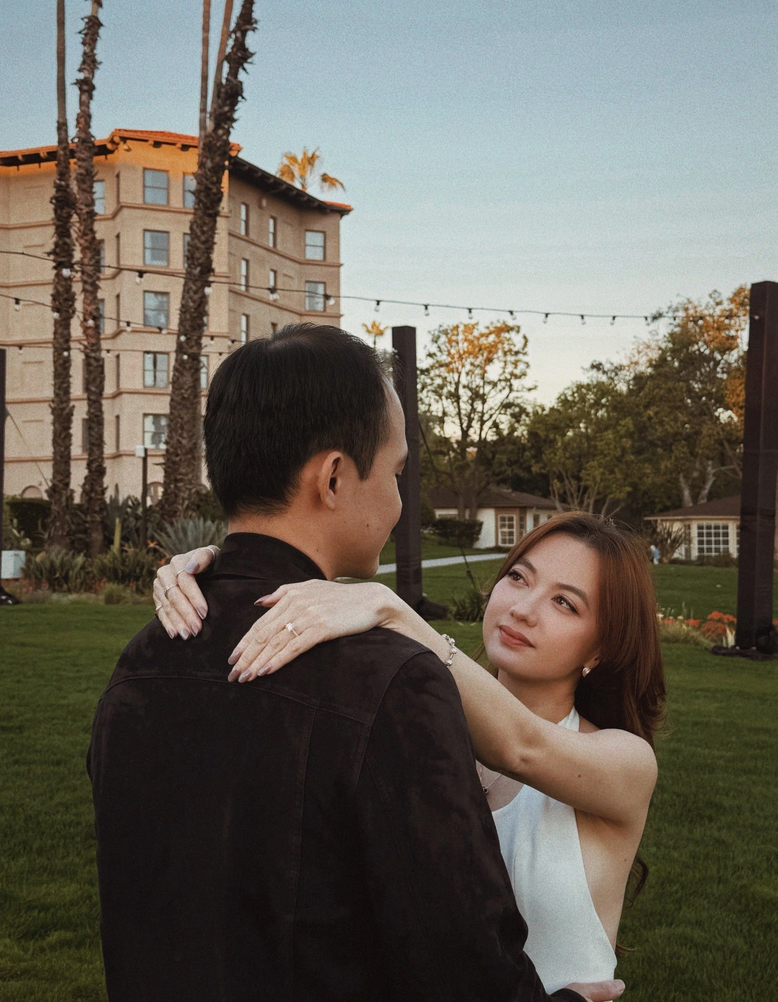 Nữ ca sĩ Xuân Nghi mới đây khoe đã được bạn trai cầu hôn.