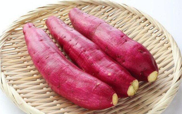 Hấp khoai lang đừng cho thẳng vào nồi, thêm bước này khoai ngon ngọt bất ngờ - 2