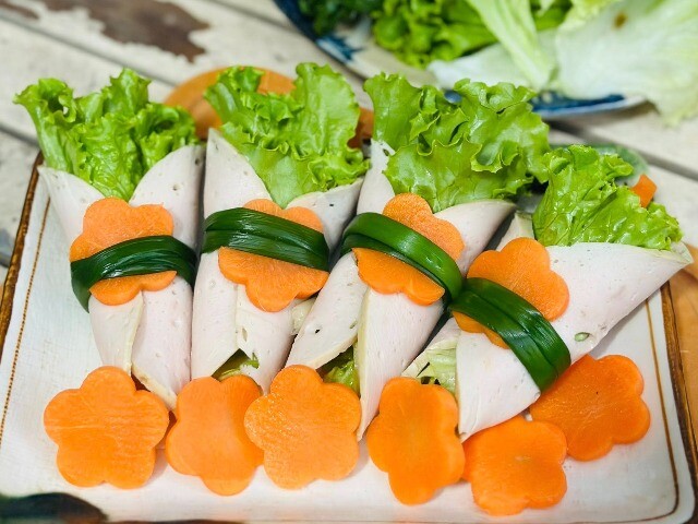 Giò lụa thừa nhiều sau Tết, mẹ đảm đem làm kiểu này cực thanh mát, chồng con ăn hết sạch