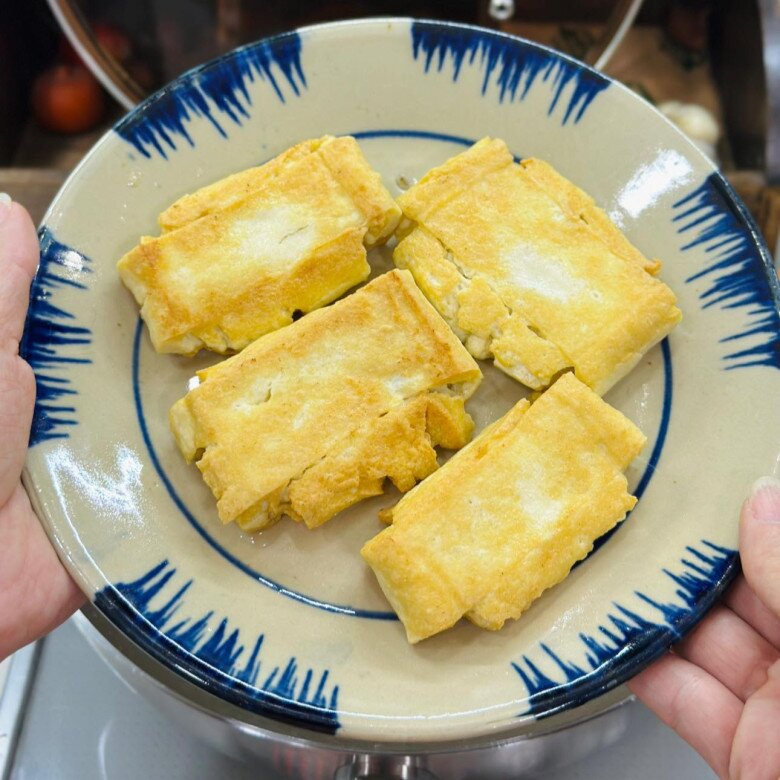 Bạn đã thử đậu phụ ấn dẹt rán giòn này chưa? (Ảnh: Thanh Huệ).