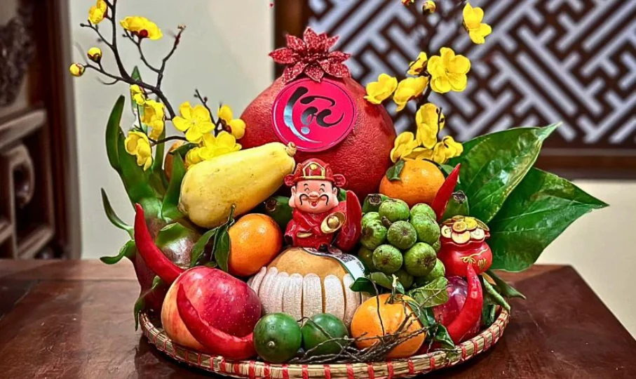 Mâm ngũ quả của người miền Trung tuy có gì cúng nấy nhưng cũng rất chỉn chu, chú trọng đến ý nghĩa của từng loại trái cây.
