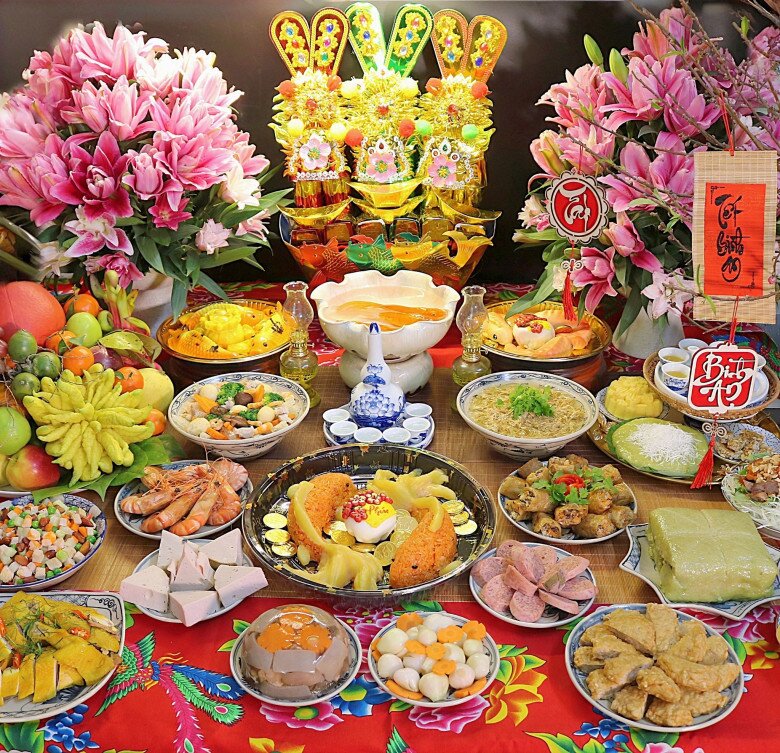 Mâm cỗ cúng ông Táo truyền thống của chị Vũ Thu Hương.