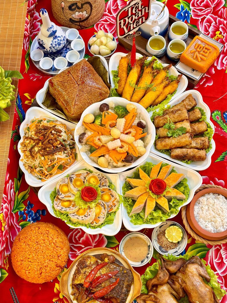 Mâm cỗ mặn cúng gia tiên Rằm tháng Giêng (Ảnh: Vũ Thu Hương).