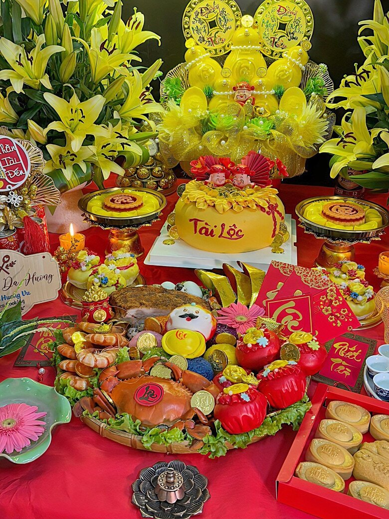 Theo quan niệm dân gian, Thần Tài được xem là vị thần trông coi tiền bạc, của cải, tượng trưng cho sự may mắn và thịnh vượng (Ảnh: Vũ Thu Hương).