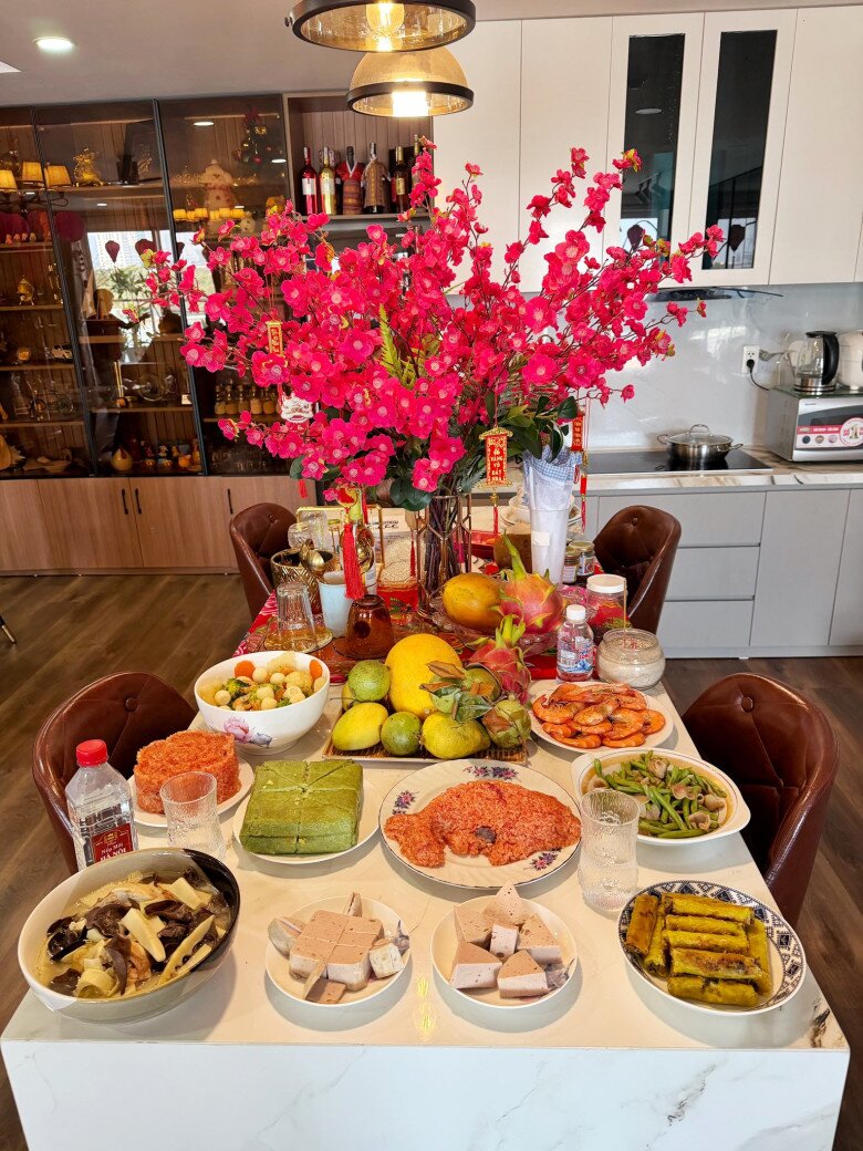 Những món ăn được MC Nguyên Khang chăm chút từng chút một, thể hiện sự thành tâm và lối sống lành mạnh.