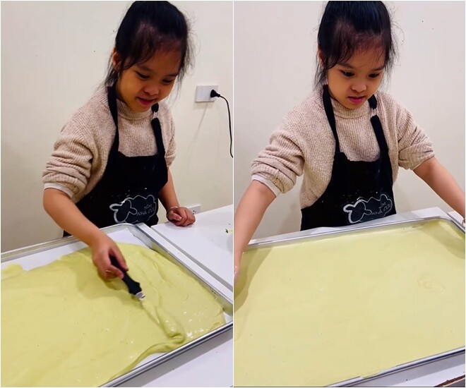 Để mặt bánh sau khi nướng được phẳng đẹp, cô bé dùng bay nhỏ dàn đều bột khắp mặt khay nướng một cách vô cùng kiên nhẫn.