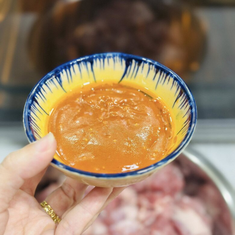 Cuối tuần đổi món với thịt xiên que rang muối lá lốt, lạ miệng mà ngon, ăn cực cuốn - 3