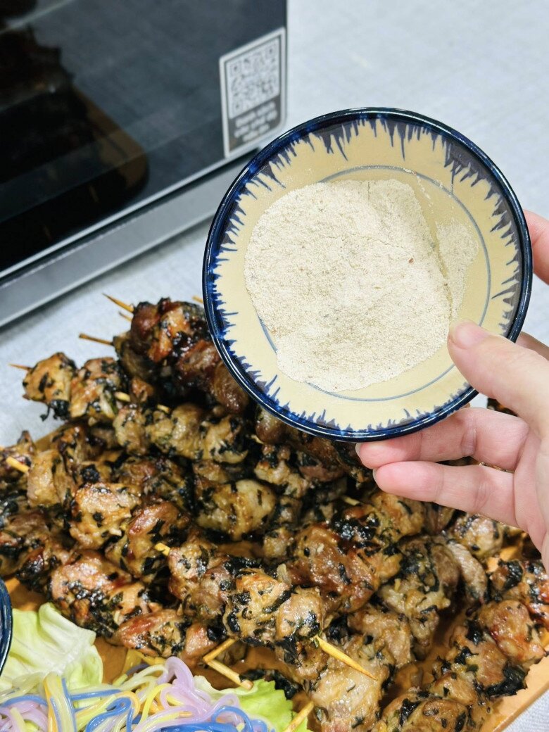 Cuối tuần đổi món với thịt xiên que rang muối lá lốt, lạ miệng mà ngon, ăn cực cuốn - 8