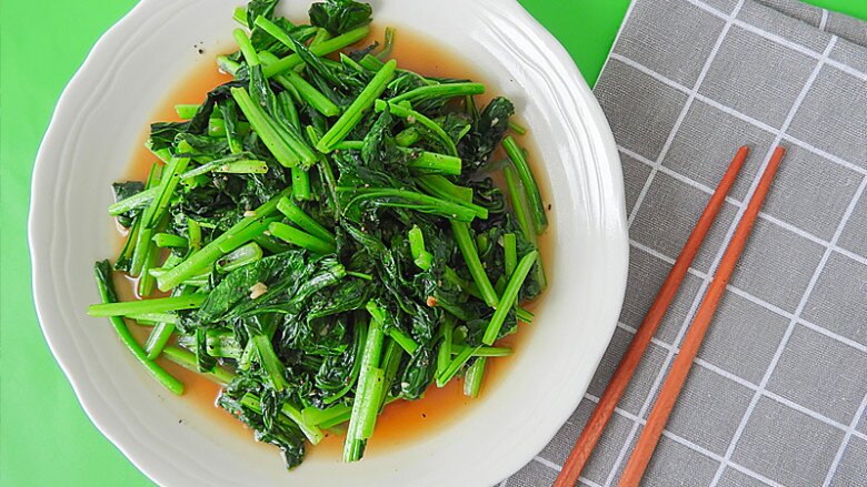 Dù xào rau gì, đừng cho ngay vào chảo, nhớ những bước này rau giòn ngọt, xanh mướt mắt - 1