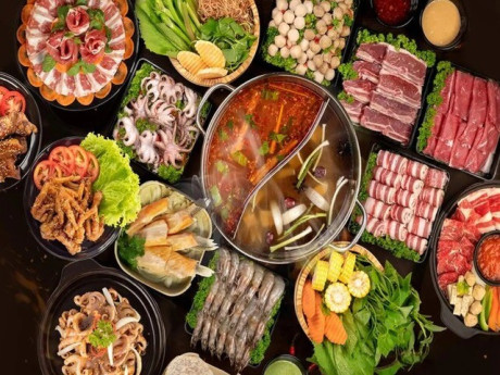 Tại sao khi đi ăn lẩu, dưới đĩa thịt lúc nào cũng lót một miếng xà lách? Chủ quán: "Người có kinh nghiệm mới biết"