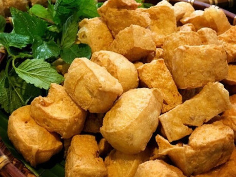 Nhiều năm rán đậu giờ mới biết, cho thêm thìa này vào sẽ không bắn dầu, đậu vàng ươm mềm trong giòn ngoài, béo ngậy