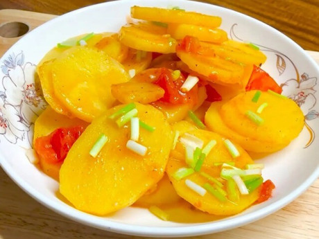 Xào khoai tây toàn bị nát, đầu bếp mách phải thêm bước này, khoai lúc nào cũng nguyên vẹn, mềm ngon bở bùi