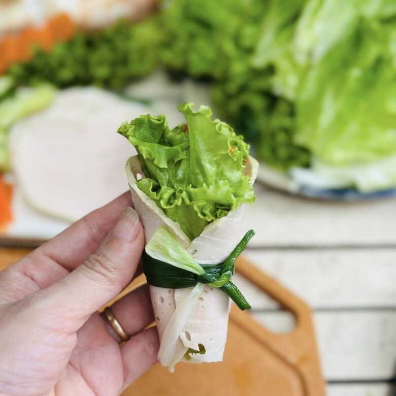 Giò lụa thừa nhiều sau Tết, mẹ đảm đem làm kiểu này cực thanh mát, chồng con ăn hết sạch - 6