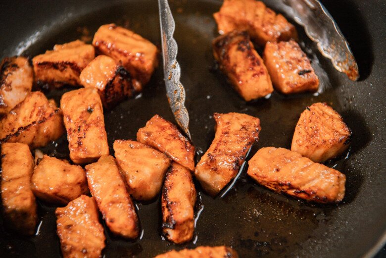 Mỹ nhân quê Nam Định cho hay: Bạn Gấu hứa sẽ luôn mang tới những món ăn giúp mọi người giảm cân, cân bằng lại chế độ, làm sao để ăn vẫn ngon, vẫn đủ vị nhé! Vị umami, không đến từ gia vị, mà đến từ vị tư nhiên của các thành phần.