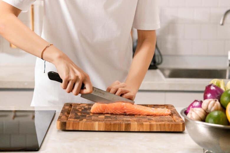 Cách tui làm ra các món ăn healthy mang tới cho mọi người: Tìm hiểu thật kỹ về các nguyên liệu sử dụng. Khám phá công thức sau đó nấu thử để ăn xem vị thế nào. Chế độ ăn chiếm tới 65% hiệu quả trong việc giảm cân!