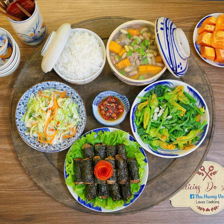 Bữa tối hấp dẫn cho gia đình bằng các món ăn giản dị.