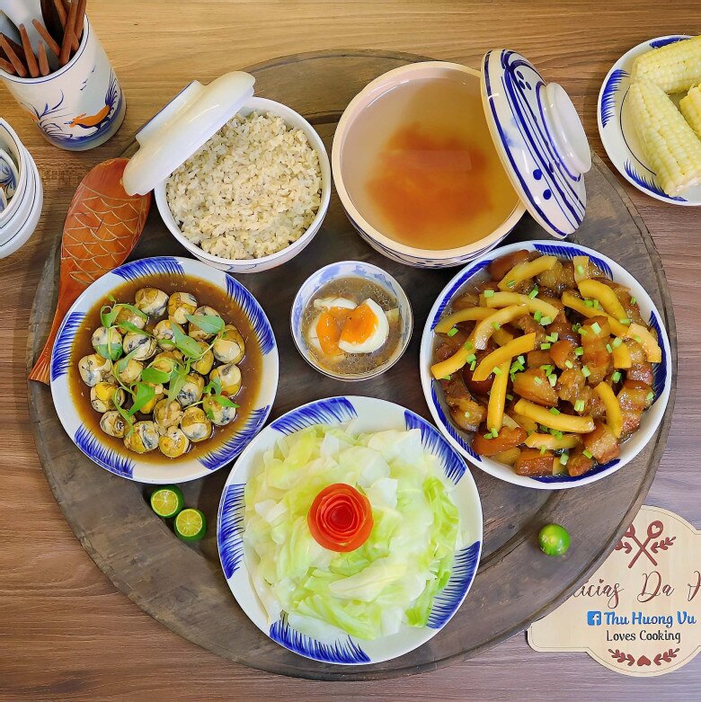 Mâm cơm dân dã mà ngon.