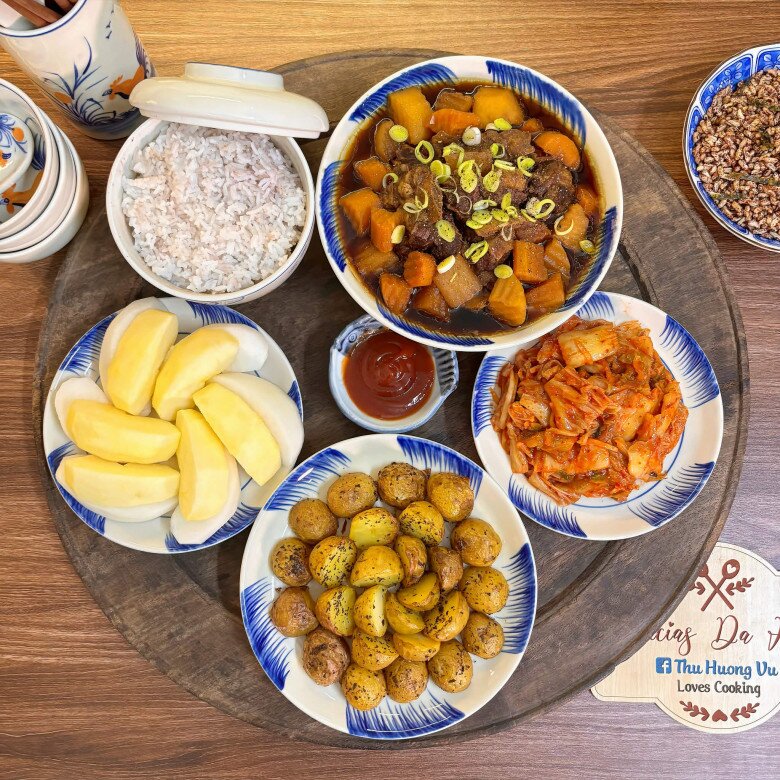 Bữa tối kiểu Hàn đầy hấp dẫn.