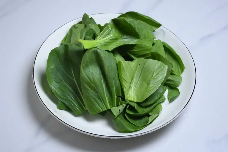 Loại rau mệnh danh là amp;#34;vua canxiamp;#34;, giúp xương chắc khỏe, tăng sức đề kháng đem xào với nấm được món ăn bổ dưỡng - 4