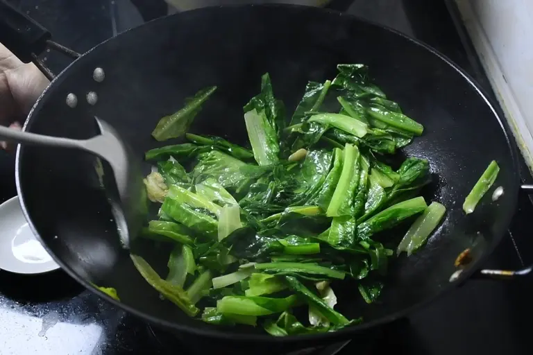 Loại rau giàu canxi giúp chắc xương, bổ mắt, tăng cường miễn dịch lại phòng chống ung thư, xào lên cực ngon - 6