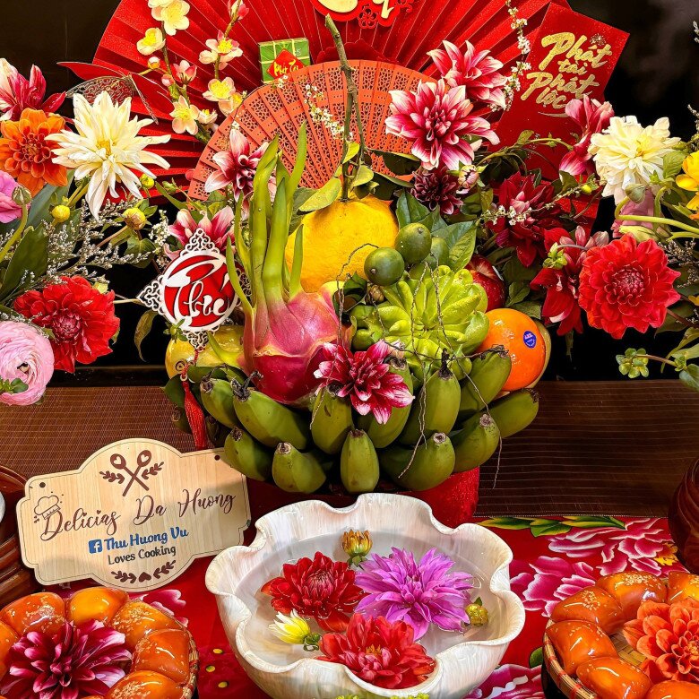 Mâm cỗ được chị Thu Hương chuẩn bị vô cùng chỉn chu, đầy đủ và ý nghĩa.