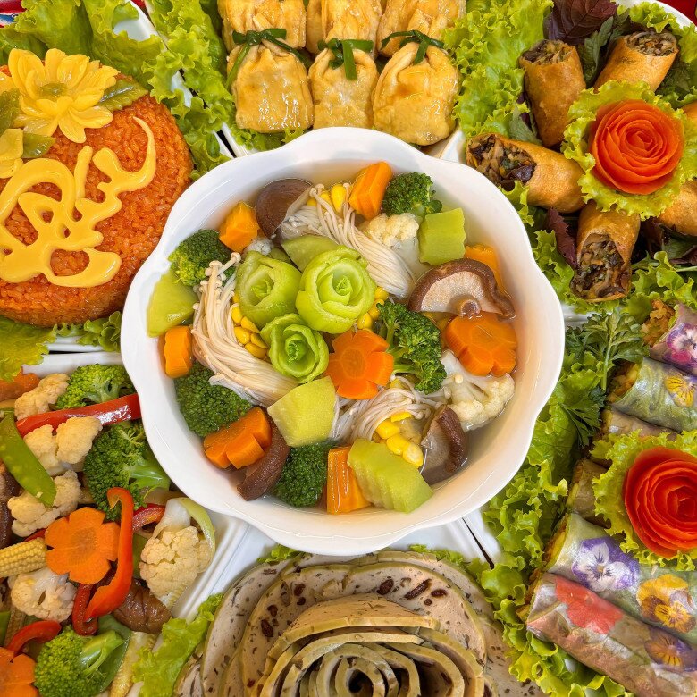 Mẹ đảm gợi ý mâm cỗ chay cúng Rằm tháng Giêng đẹp như vườn hoa mùa xuân nở rộ, đầy ý nghĩa - 4