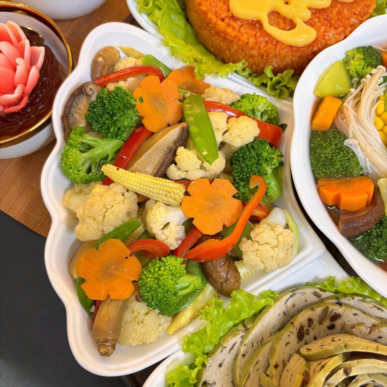 Rau củ xào chay.