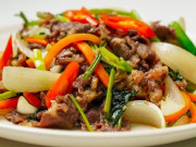 Bếp Eva - Xào thịt bò bị dai nhách hóa ra là thiếu 2 bước này, cứ làm theo đầu bếp miếng nào cũng mềm ngon, già trẻ đều thích