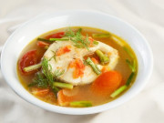 Bếp Eva - Nấu canh cá giải ngán sau Tết nếu bị tanh, bếp trưởng mách: Chỉ cần làm theo bước này, canh thơm phức cả nhà ăn sạch nồi