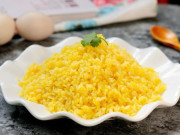 Bếp Eva - Cơm nguội thừa sau Tết đem rang trứng, cho cơm hay trứng vào chảo trước, nếu làm sai ăn không giòn ngon, màu xấu