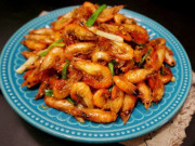 Bếp Eva - Rang tôm tuyệt đối đừng cho thứ nước quen thuộc này, tôm sẽ bị mềm, kém giòn ngon