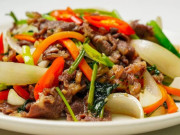 Bếp Eva - Xào thịt bò bị dai nhách hóa ra là thiếu 2 bước này, cứ làm đúng lần nào cũng mềm mọng, dễ ăn