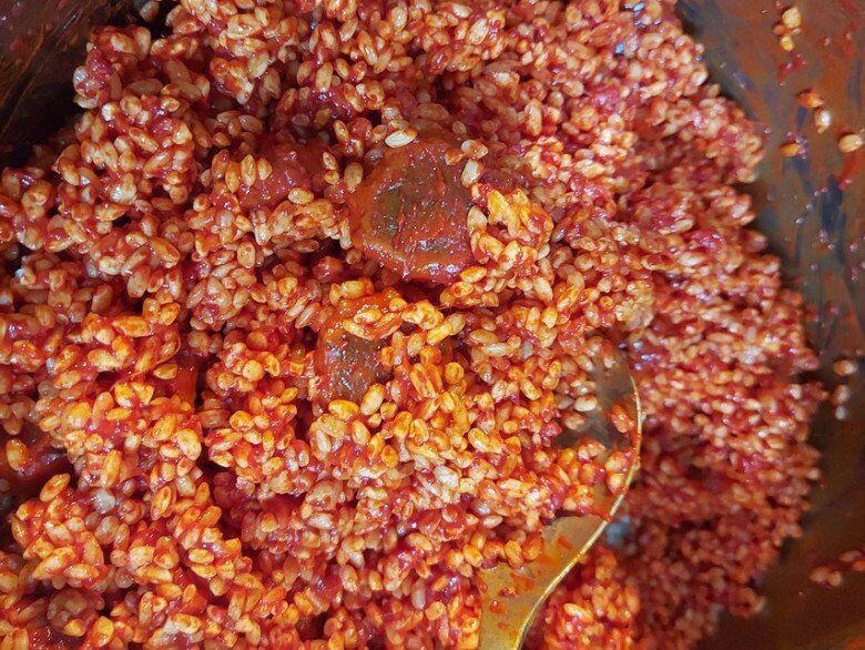 Nấu xôi gấc cúng ông Công ông Táo, thêm thứ này của con gà, hạt nếp căng bóng dẻo thơm, màu đỏ đẹp hút tài lộc, may mắn - 5