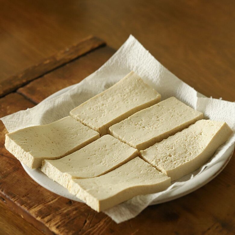 Nhiều năm rán đậu giờ mới biết, cho thêm thìa này vào sẽ không bắn dầu, đậu vàng ươm mềm trong giòn ngoài - 2