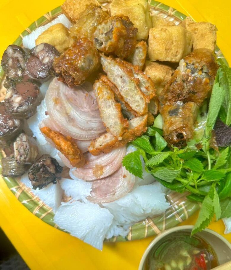 NSƯT diễn hài nổi tiếng đất Bắc có chồng là cựu Phó Giám đốc Nhà hát, nay bán bún đậu vì đam mê, khách đến ăn review mới bất ngờ - 2