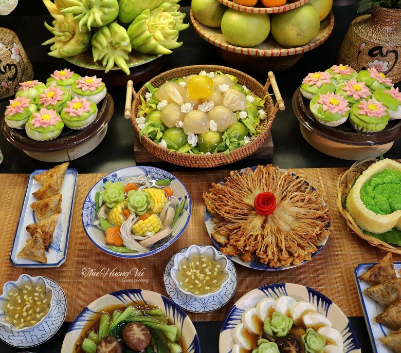 Ưu tiên đồ chay thanh tịnh, hạn chế thực phẩm có mùi nồng và tránh dùng hoa quả héo, kém tươi (Ảnh: Vũ Thu Hương)