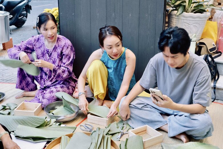 Sao Việt gói bánh chưng: NSND Trịnh Kim Chi nhảy múa bên nồi bánh, Minh Hằng amp;#34;gây bãoamp;#34; khi tự khen - 8