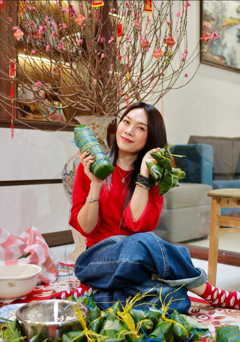 Sao Việt gói bánh chưng: NSND Trịnh Kim Chi nhảy múa bên nồi bánh, Minh Hằng amp;#34;gây bãoamp;#34; khi tự khen - 12