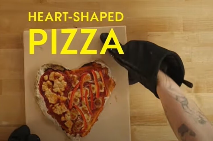 Thậm chí, anh còn bị mỉa mai khi chi tới 100.000 USD (khoảng 2,5 tỷ đồng) cho mỗi tập phim chỉ để hướng dẫn những việc cơ bản như... cách làm một ổ bánh mì kẹp (sandwich) hay cách rán trứng mà ai cũng biết.