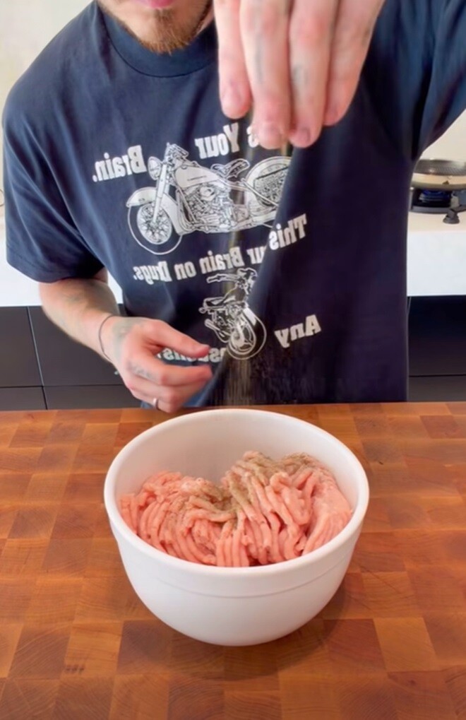 Tuy nhiên, con đường trở thành đầu bếp của Brooklyn lại đầy rẫy những tình tiết khiến báo chí tốn nhiều giấy mực vì sự lệch pha giữa kinh phí đầu tư và kỹ năng thực tế.