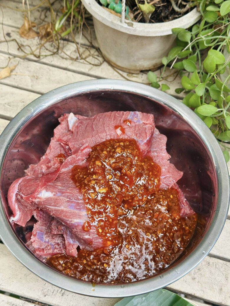 Tự làm bò khô miếng ngon ngọt cay cay để nhâm nhi ngày Tết cực dễ - 4