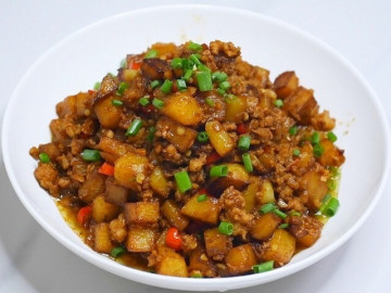 Củ này rẻ hơn khoai sọ bổ hơn khoai lang, cực ít chất béo lại giàu kali, tốt cho tim mạch và huyết áp, đem nấu kiểu này rất trôi cơm