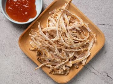 Bếp Eva - Nướng mực khô hay bị dai quắt, ngâm ngay vào nước này, mực thơm nức, ngọt ngon không khô ăn đã miệng