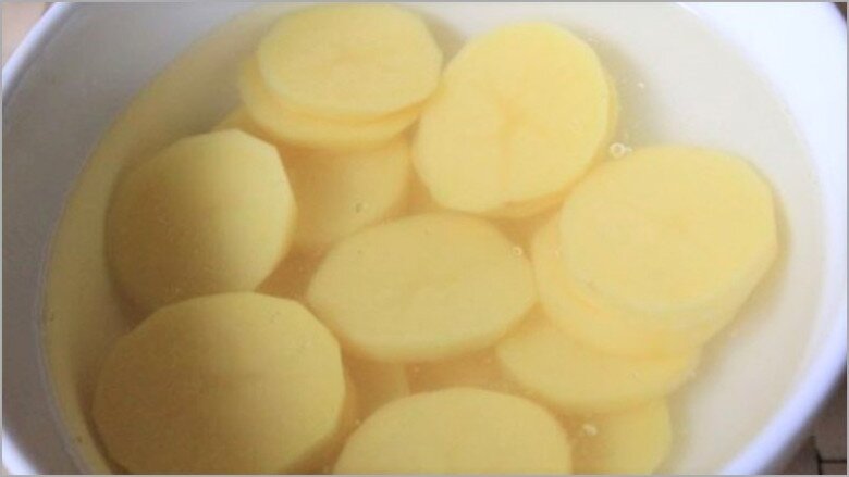 Xào khoai tây toàn bị nát, đầu bếp mách phải thêm bước này, khoai lúc nào cũng nguyên vẹn, mềm ngon bở bùi - 2