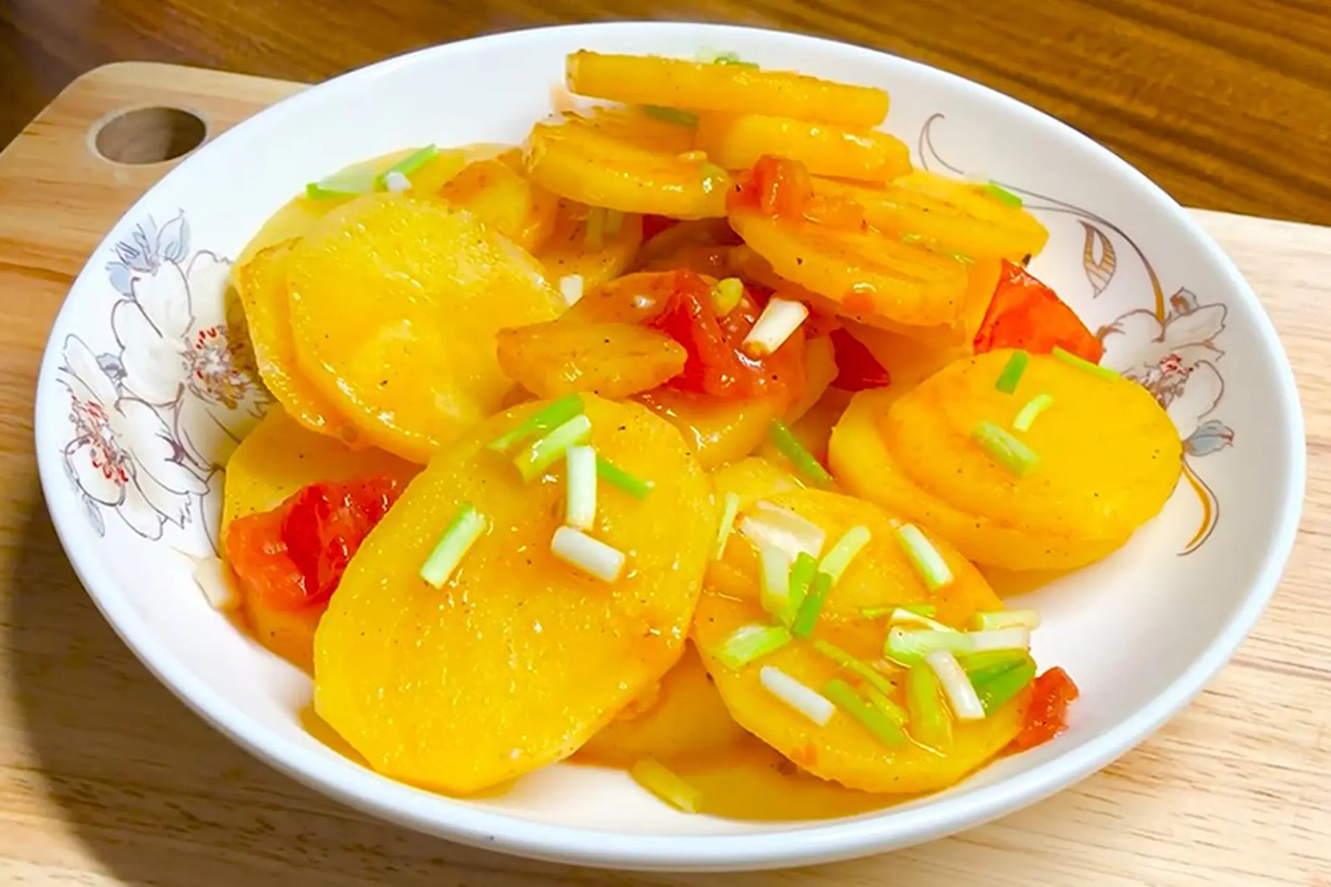 Xào khoai tây toàn bị nát, đầu bếp mách phải thêm bước này, khoai lúc nào cũng nguyên vẹn, mềm ngon bở bùi - 3