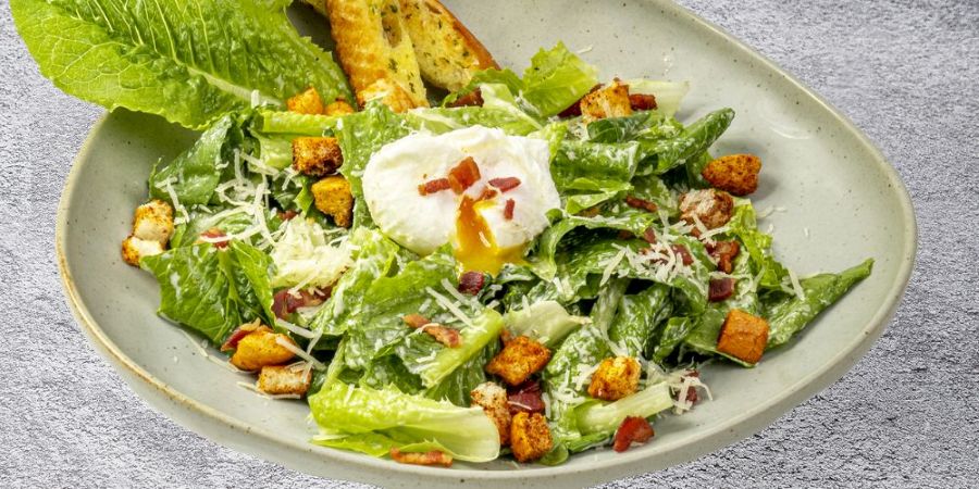 Salad thanh mát giúp bữa ăn thêm hài hòa